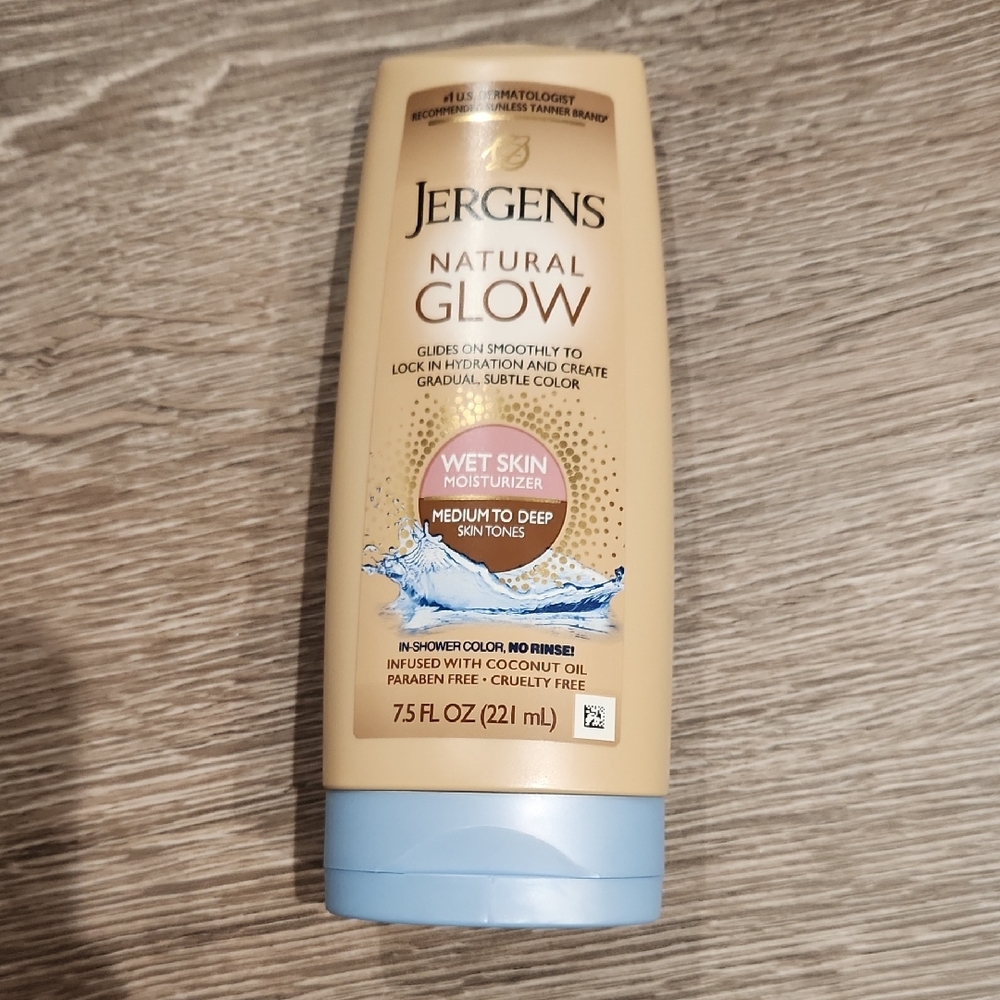 Jergens Natural Glow Wet Skin  - Medium to Deep